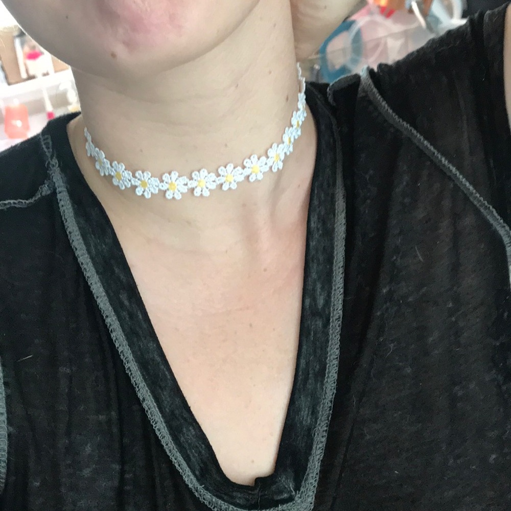 Daisy choker necklace